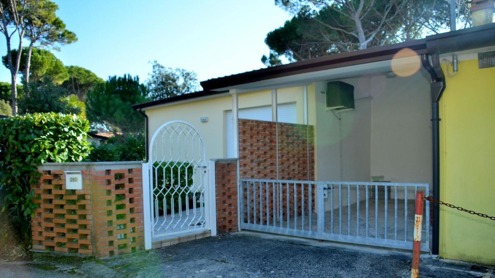 Homely Flat For 5, In A Green Area In Bibione Exterior foto